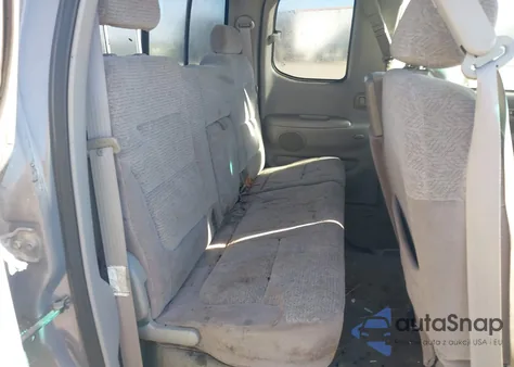 2001 Toyota Tundra Ltd V8 z USA, uszkodzony, nr VIN 5TBBT48101S190216